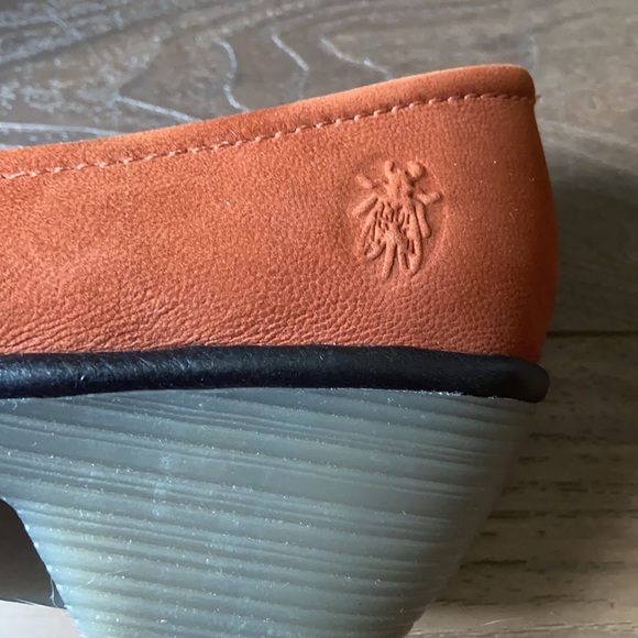 LONDON FLY Pump - Picture 3 of 5